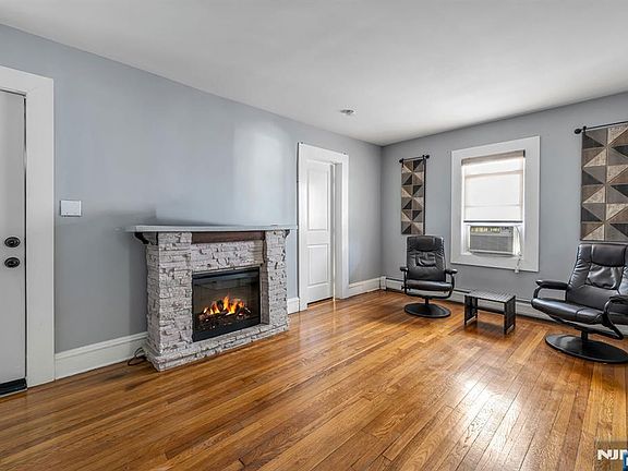 5th image of 115 River Rd