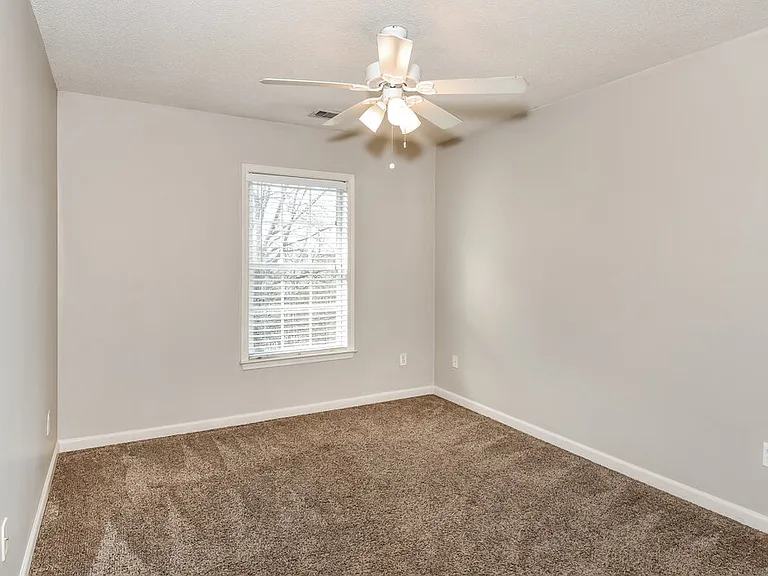 135 Wallnut Hall Cir — Photo 13