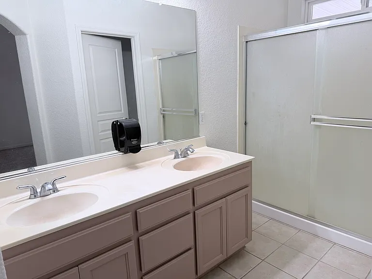 5606 Edgefield Way — Photo 4
