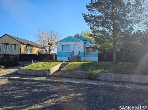 572 103rd Street, North Battleford, SK S9A 1J7