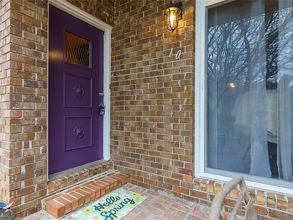 4th image of 260 Manning Rd #10