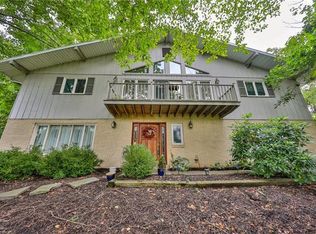 2525 Covered Bridge Ln, Allentown, PA 18104