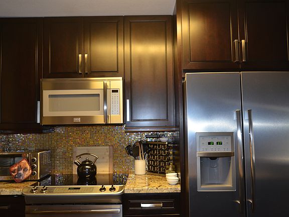 5th image of 417 NW 94th Ter