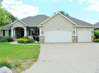 524 Bluestem Trl, Dakota Dunes, SD 57049