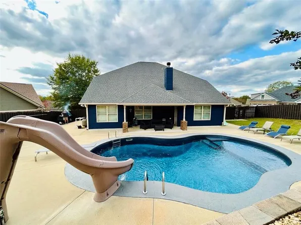7 Wally Ln, Phenix City, AL 36867