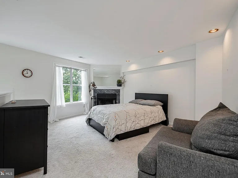 7317 Castleberg Ct — Photo 15