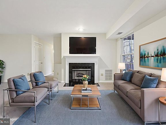 3rd image of 4124 Monument Ct #203