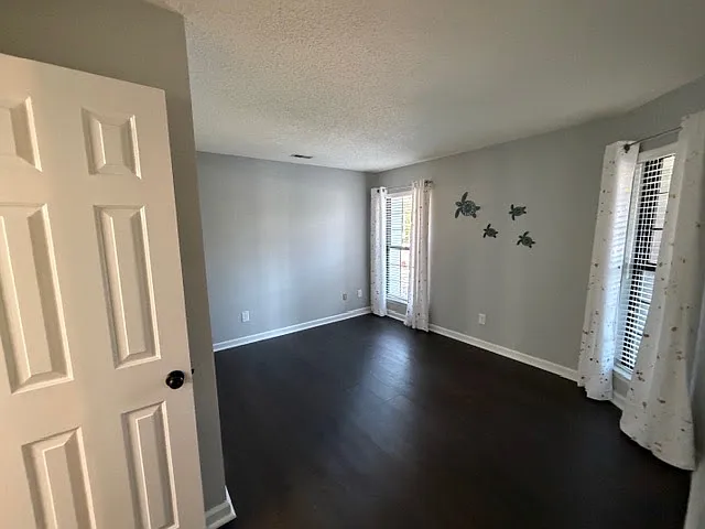 401 Harbour Point #102 — Photo 9