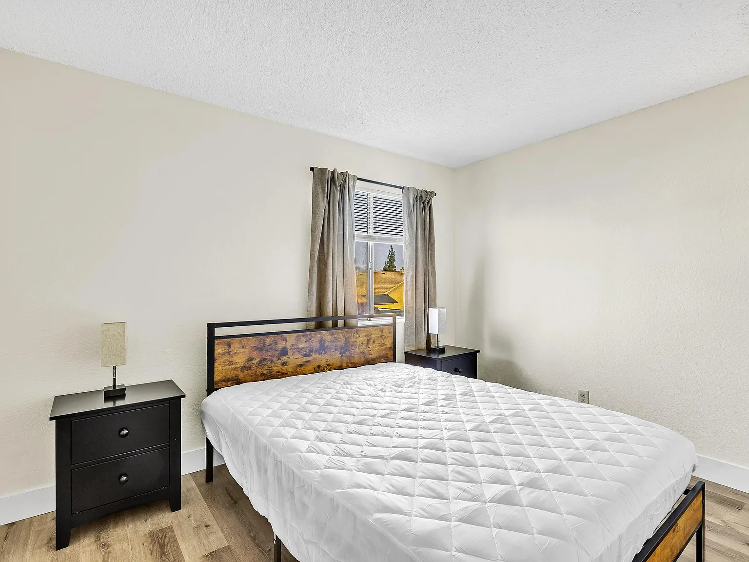 4 bed, 2.0 bath, 1800 sqft, $1,239 — Photo 3