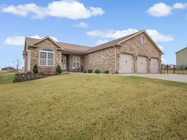 1242 Castle Green Dr, Waterloo, IL 62298