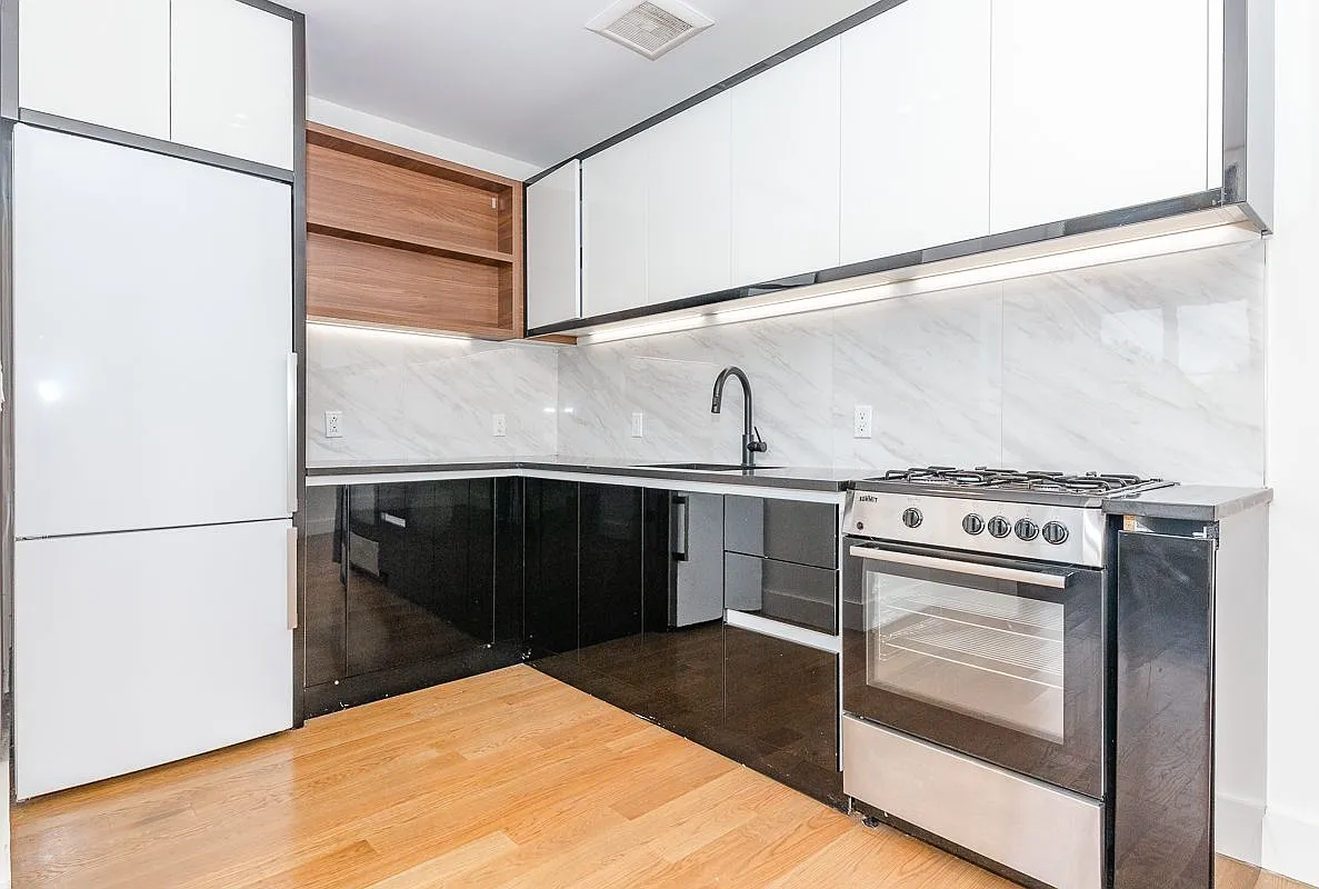 581 Ocean Parkway — Photo 3