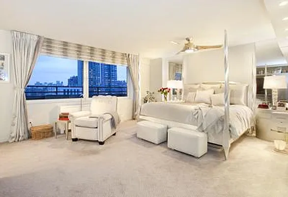 Sold by Aclawrence | media 35