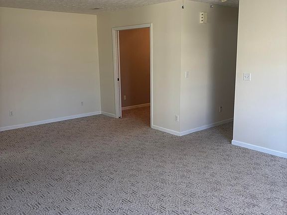 4th image of 49 Hickory Hollow Cir