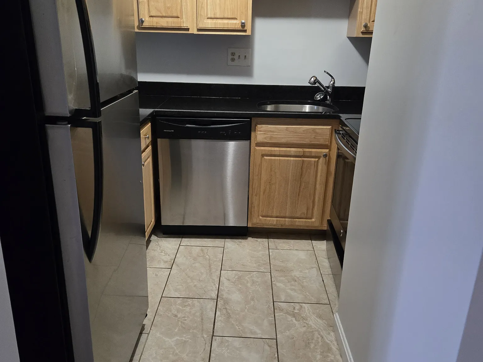 1 bed, 785 sqft, $1,775 — Photo 2