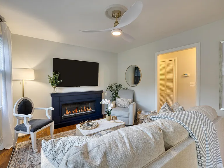 1424 Moultrie St — Photo 7