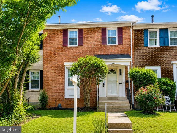 8227 McClelland Pl, Alexandria, VA 22309