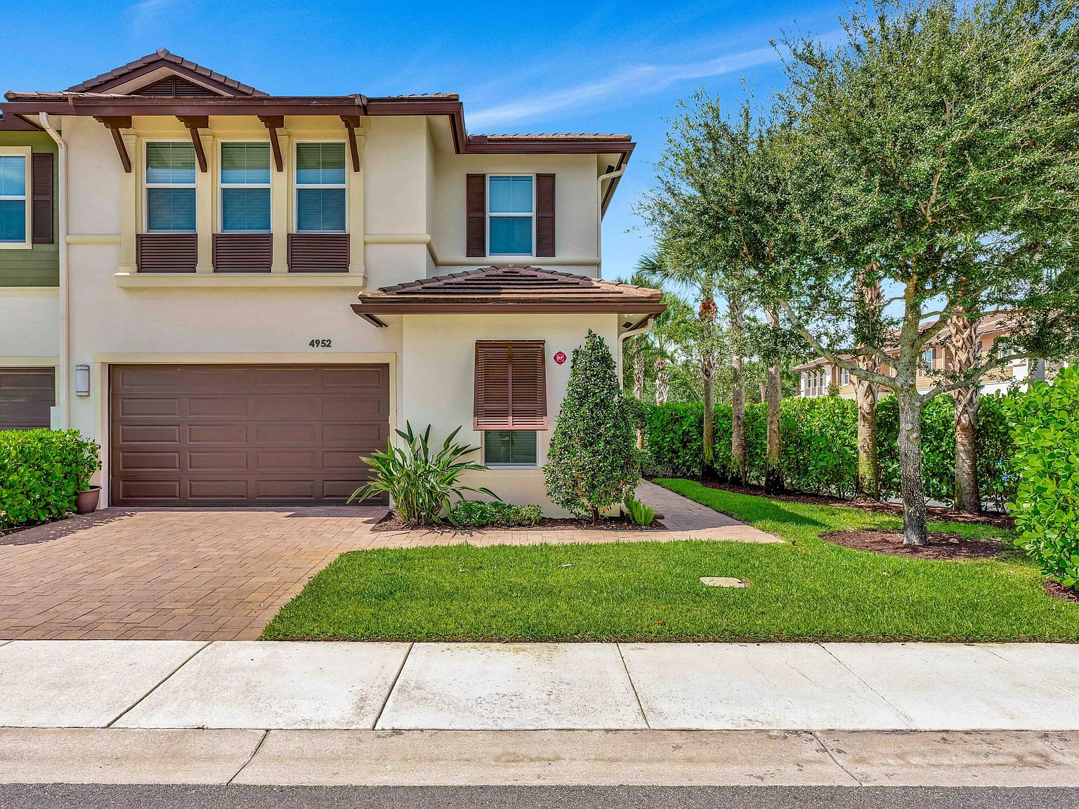 4 bed, 3.5 bath, 2558 sqft, $6,400 — Photo 3