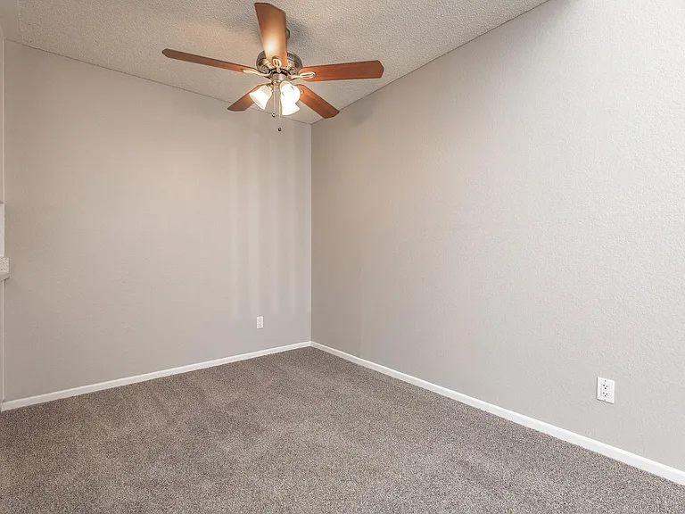 Peartree Apartments — Photo 33