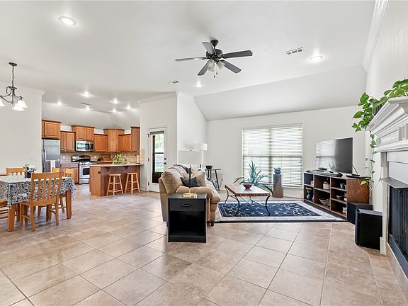 5th image of 2591 Aspen St