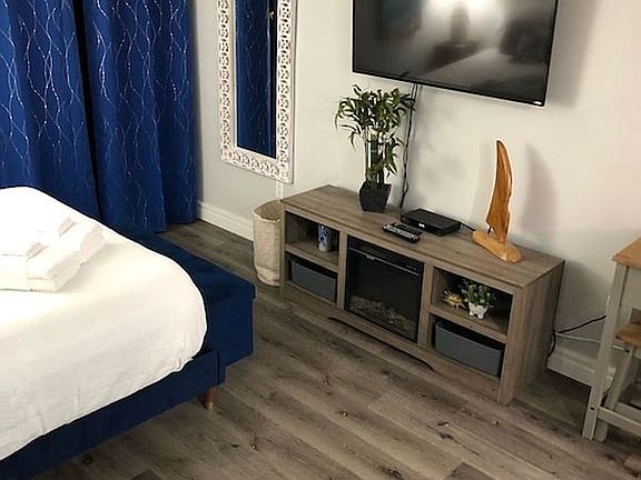 5th image of 34 Forest Beach Dr APT D-20