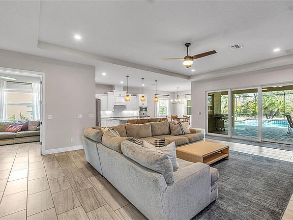 3rd image of 503 167TH BOULEVARD E