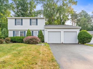 26 Meadowlark Dr, Penfield, NY 14526