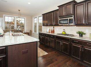 132 Greenhurst Cir, Holly Springs, NC 27540