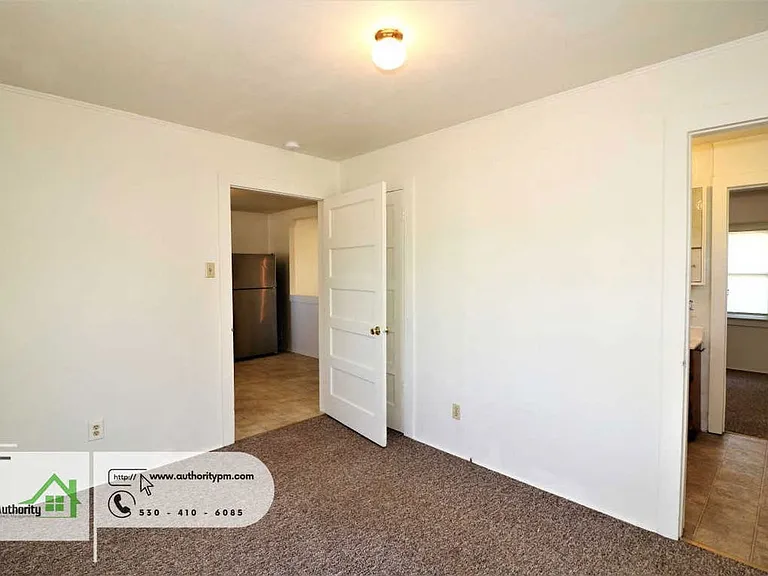 1825 Grand Coulee Blvd — Photo 10