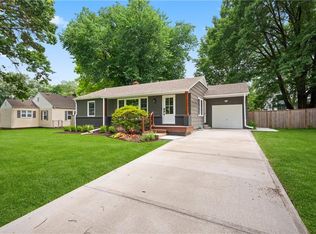 4607 W 59th St, Fairway, KS 66205