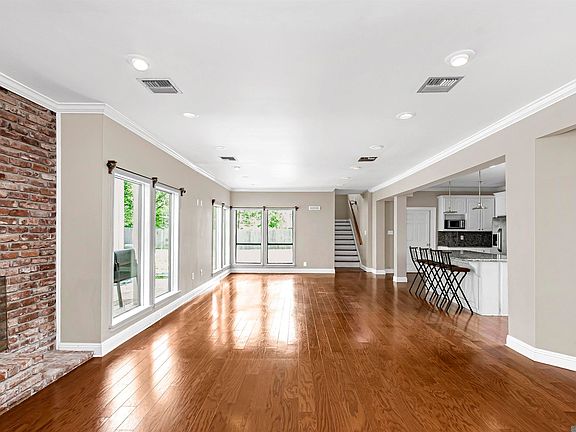 3rd image of 880 Rue Crozat
