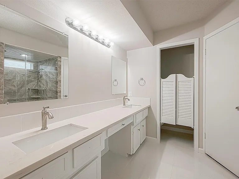 6107 Sanford Rd — Photo 38
