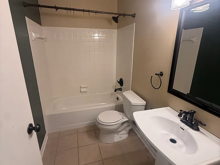 10 Woodland Hills Dr #10 — Photo 7