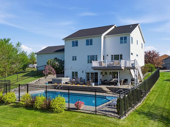 3rd image of 2309 Hillcrest Ln