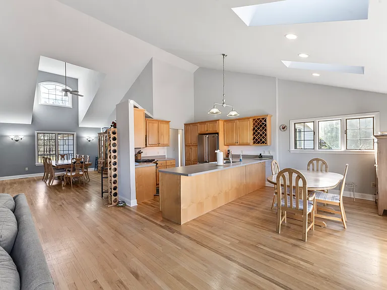 7 Lower County Rd — Photo 6
