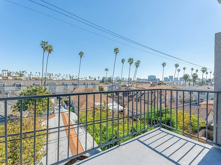 Mariposa Avenue Apartments — Photo 5