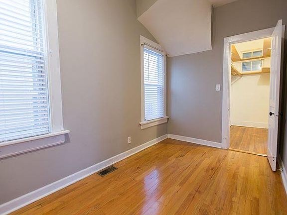 3rd image of 1727 W Newport Ave #1