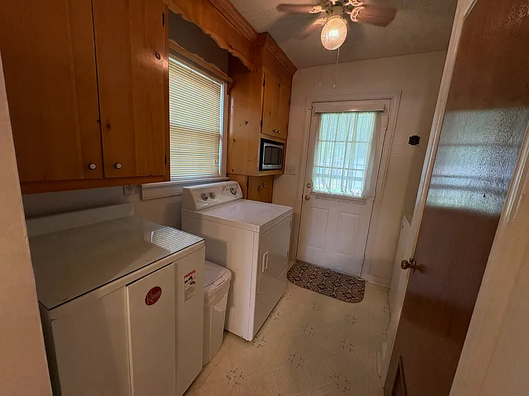 208 Hargrave Ave — Photo 14