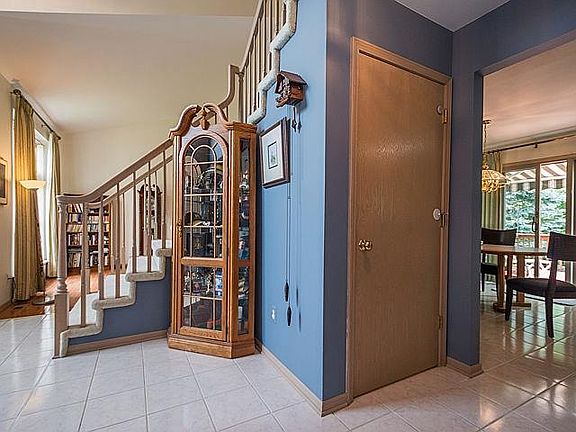 4th image of 2963 Leslie Park Cir