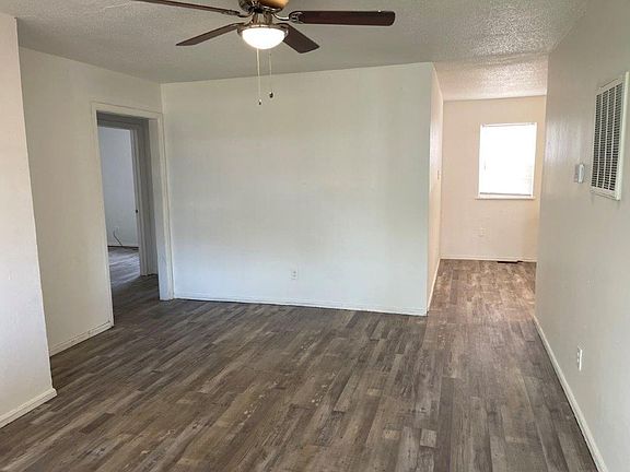 3rd image of 808 SE 61st St