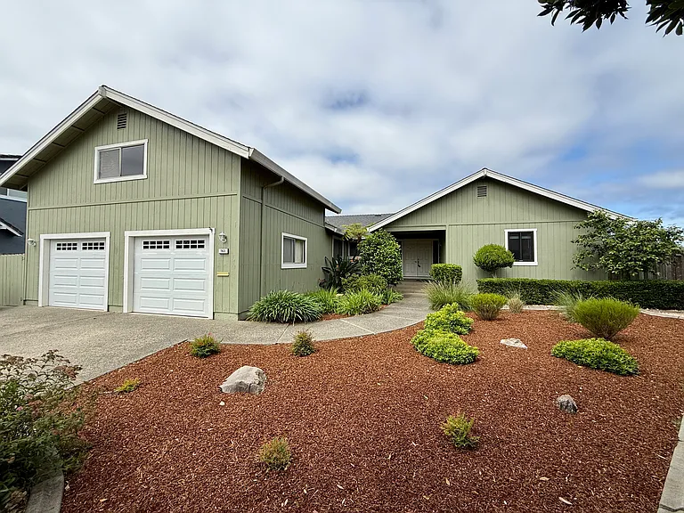 763 Lewis Way — Photo 1