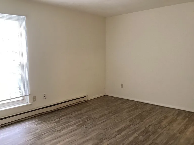 University Park Apartments near Cornell University — Photo 101