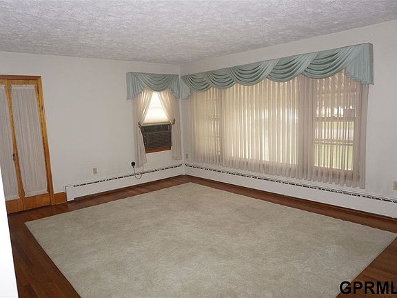 4th image of 1356 N Elm St