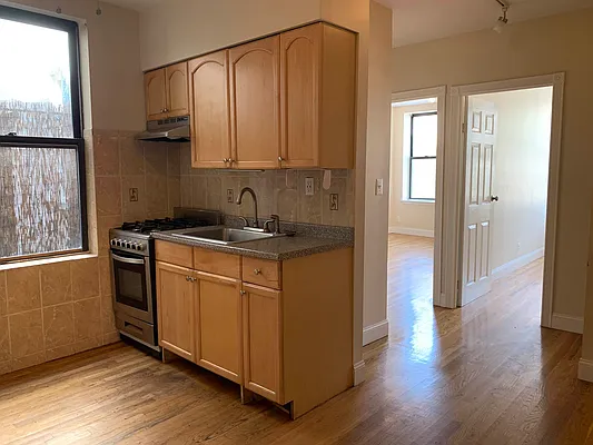 Rented by Capri Jet Realty Corp | media 9