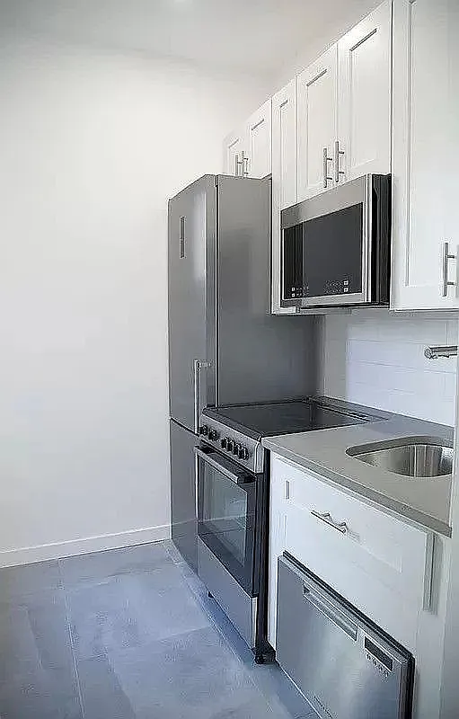 338 East 13th Street — Photo 3