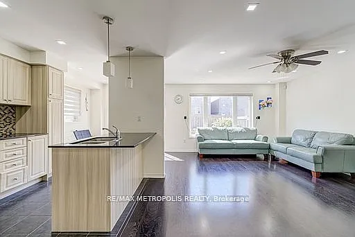 55 Formosa Ave — Photo 6