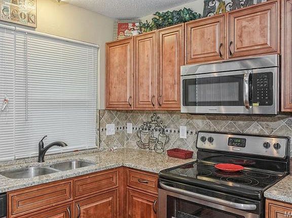 5th image of 12711 Meadowdale Dr