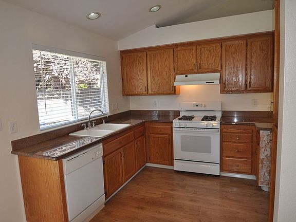 3rd image of 4 Sorbell Ct