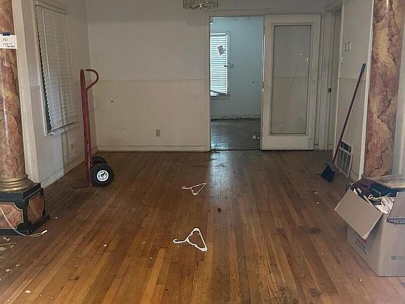 4th image of 539 W OLMOS DR