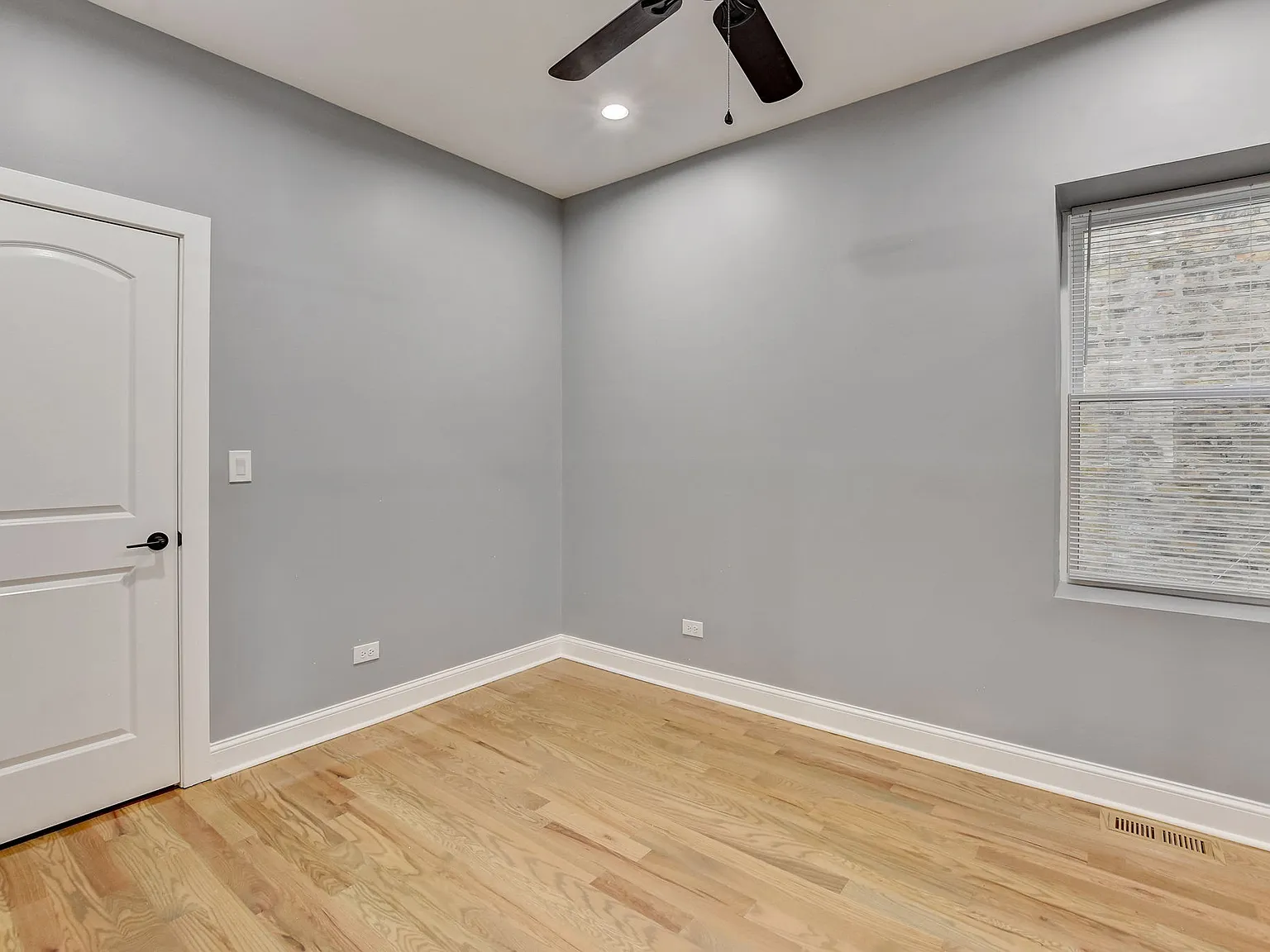 3 bed, 1200 sqft, $2,000 — Photo 4