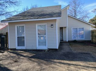 528 Hickorywood Dr, Fayetteville, NC 28314